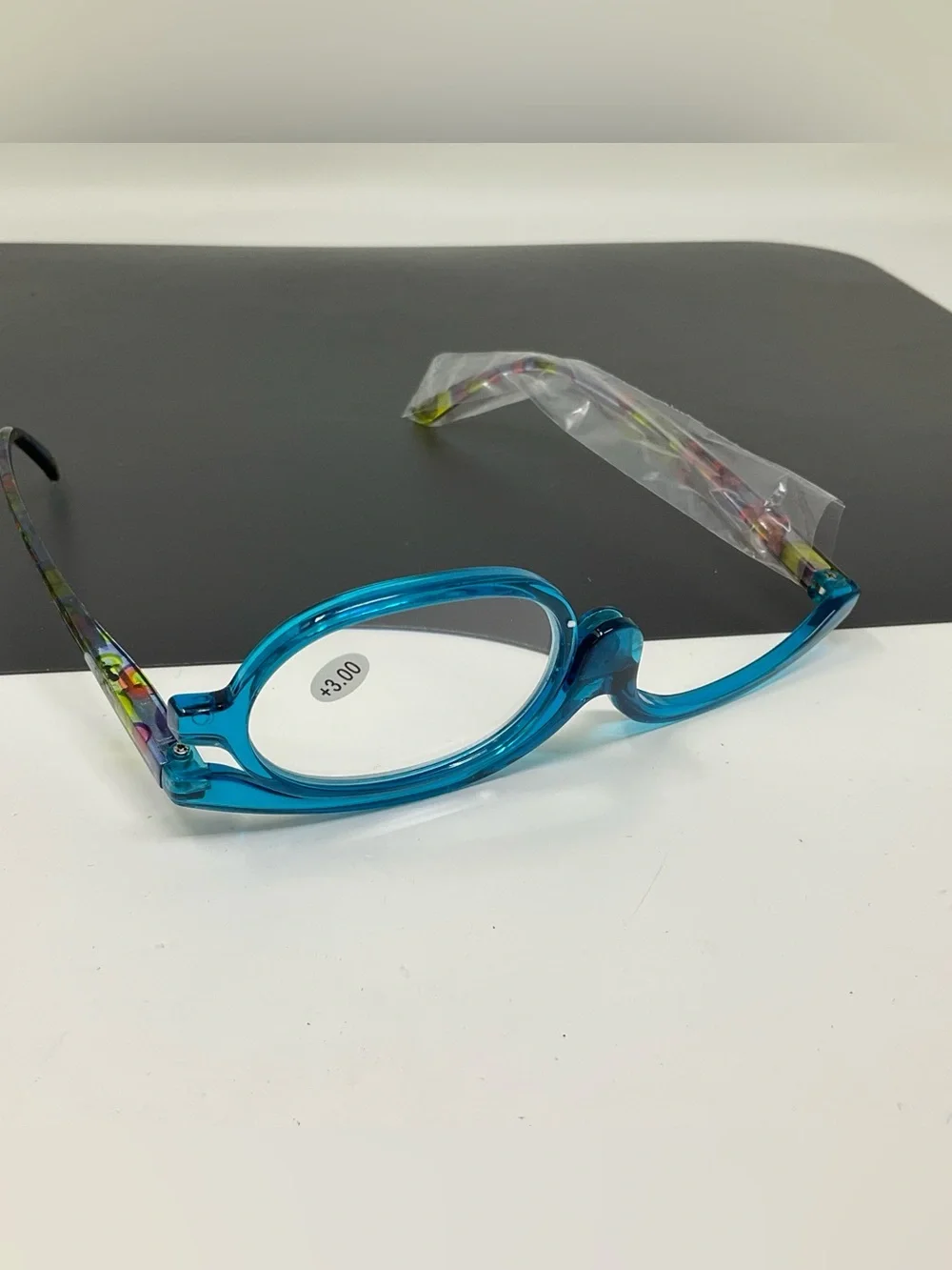 Make up reading glasses +3.00